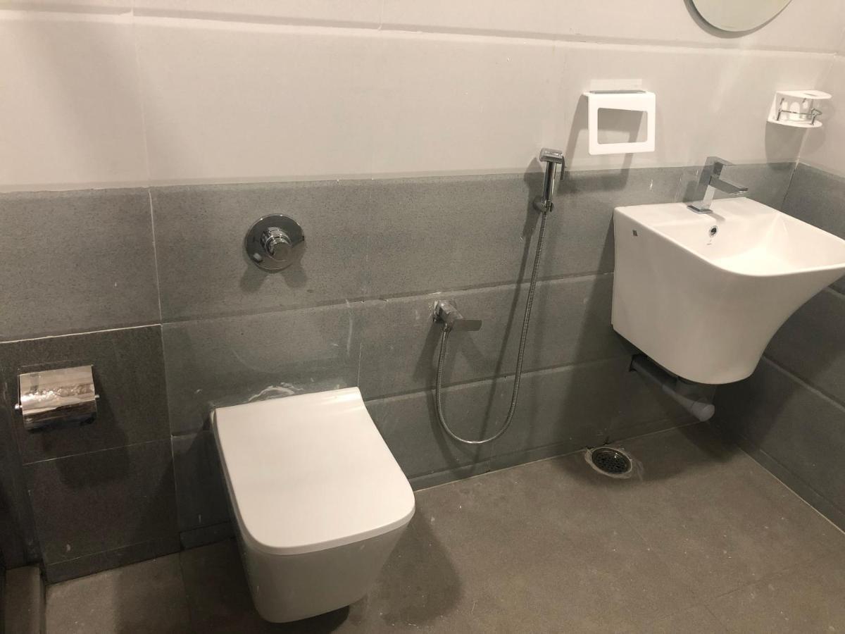 C M Hotel Dharmapuri Eksteriør billede